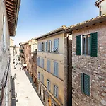 Camollia Central Modern Apartment!