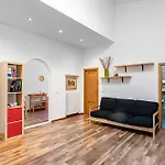 Camollia Central Modern Apartment!