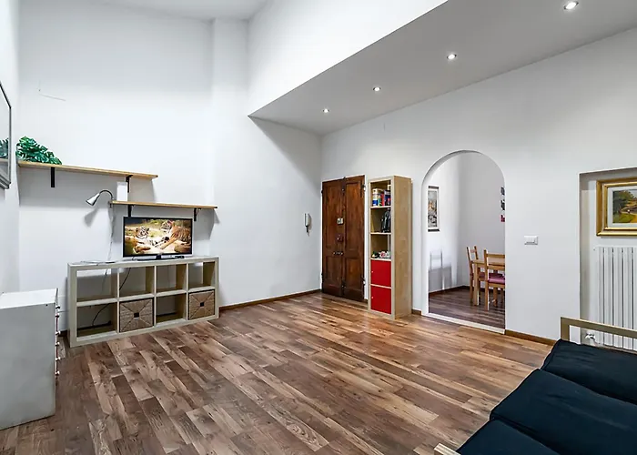 Camollia Central Modern Apartment!